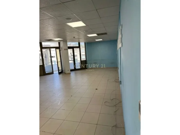 Tirane, jepet me qera zyre Kati 3, 180 m² 2.700 € 