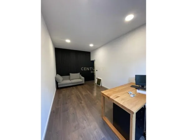 Tirane, jepet me qera zyre Kati 2, 72 m² 1.100 € 