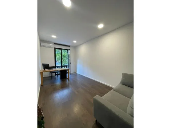 Tirane, jepet me qera zyre Kati 2, 72 m² 1.100 € 
