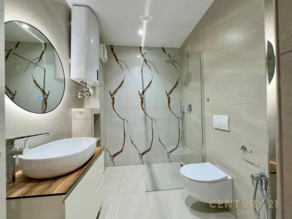 Tirane, jepet me qera apartament duplex Dublex Kati 2, 131 m² 850 € 