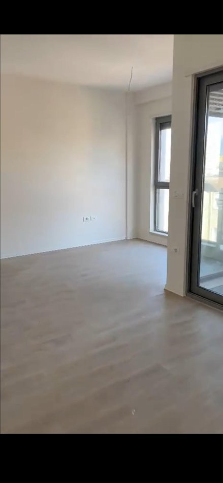 Tirane, jepet me qera zyre Kati 4, 60 m² 650 € (PAZAR I RI)