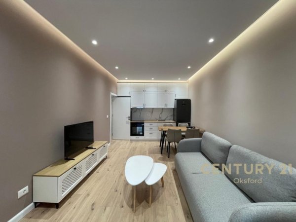 Tirane, jepet me qera apartament 1+1+Aneks+Ballkon Kati 4, 70 m² 1.000 € (Garda)