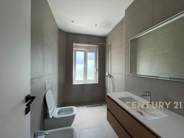 Tirane, jepet me qera apartament 1+1+Aneks+Ballkon Kati 4, 70 m² 1.000 € (Garda)