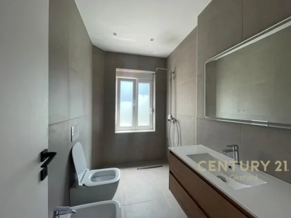 Tirane, jepet me qera apartament 1+1+Aneks+Ballkon Kati 4, 70 m² 1.000 € (Garda)