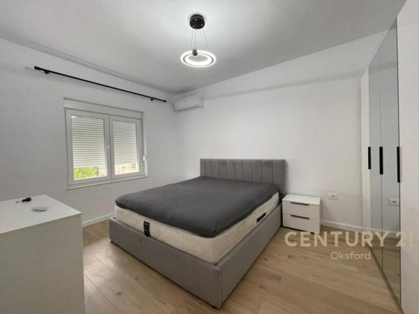 Tirane, jepet me qera apartament 1+1+Aneks+Ballkon Kati 4, 70 m² 1.000 € (Garda)