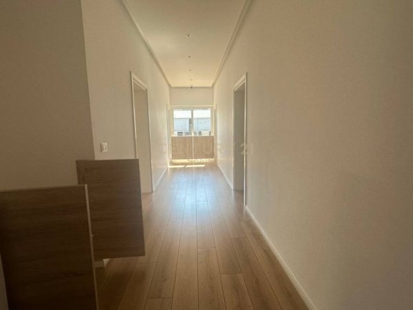 Tirane, jepet me qera Vile 2 Katshe Kati 2, 200 m² 2.500 € 
