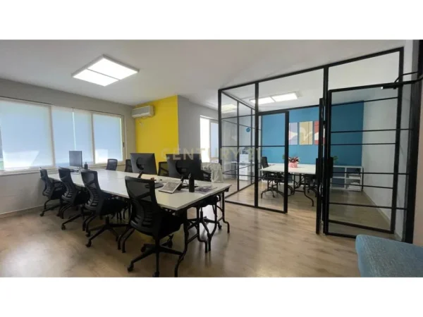 Tirane, jepet me qera zyre Kati 5, 132 m² 