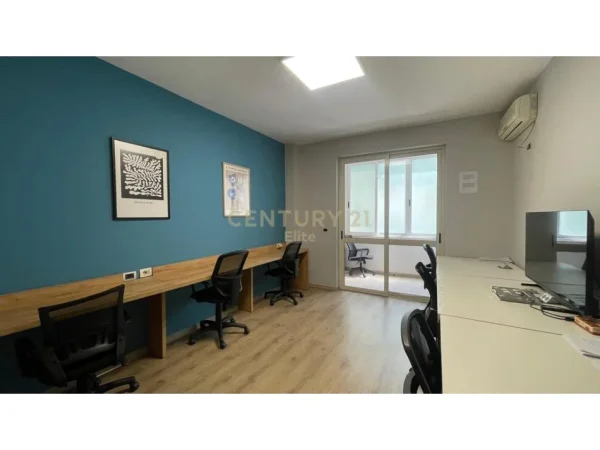 Tirane, jepet me qera zyre Kati 5, 132 m² 
