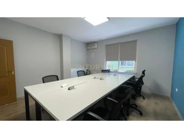 Tirane, jepet me qera zyre Kati 5, 132 m² 