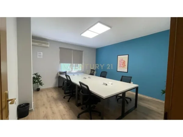 Tirane, jepet me qera zyre Kati 5, 132 m² 