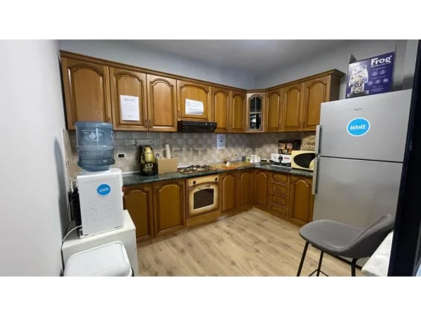 Tirane, jepet me qera zyre Kati 5, 132 m² 