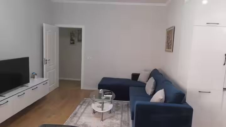 Tirane, jepet me qera apartament 2+1+Ballkon Kati 4, 70 m² 800 € (Myslym Shyri)