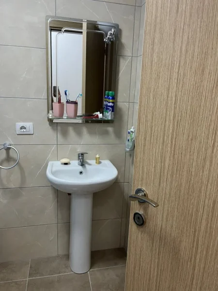 Tirane, jap me qera apartament 3+1 Kati 3, 112 m² 750 € (rruga 5 maji)