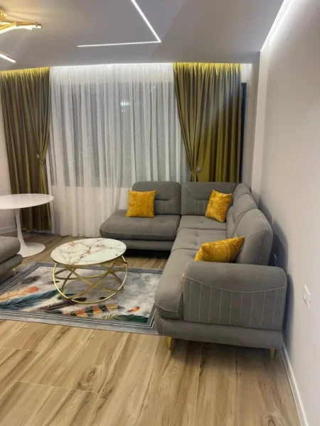 Tirane, jepet me qera apartament 1+1 Kati 5, 60 m² 650 € (Selvia)