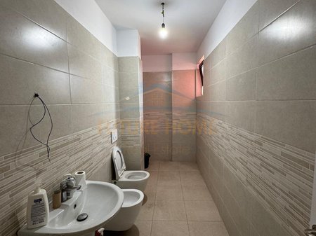 Tirane, jepet me qera apartament 1+1 Kati 3, 450 € 