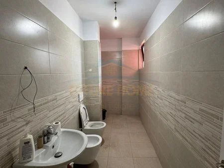 Tirane, jepet me qera apartament 1+1 Kati 3, 450 € 