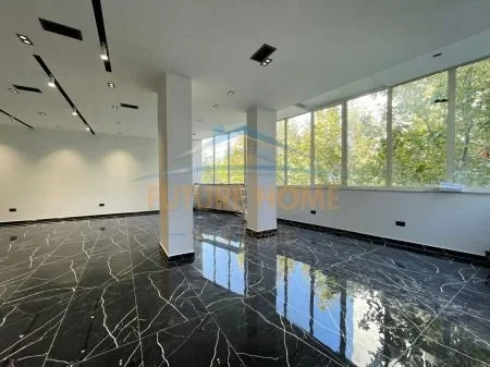 Tirane, jepet me qera ambjent biznesi Kati 2, 117 m² 1.500 € 