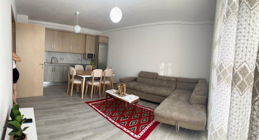 Tirane, jepet me qera apartament 3+1+Ballkon Kati 3, 112 m² 750 € (5 MAJI)