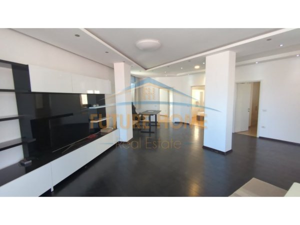 Tirane, jepet me qera apartament 3+1 Kati 4, 180 m² 1.300 € (Rruga Budi)