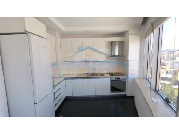 Tirane, jepet me qera apartament 3+1 Kati 4, 180 m² 1.300 € (Rruga Budi)