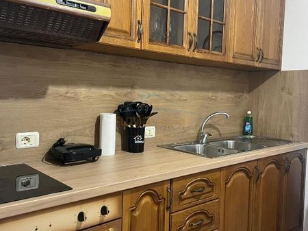 Tirane, jepet me qera apartament 1+1 Kati 2, 70 m² 700 € 