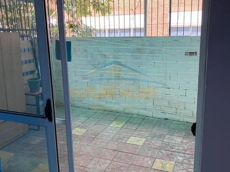 Tirane, shitet garsonier 1+1 Kati 0, 52 m² 75.000 € (QSUT, prane SHISH)