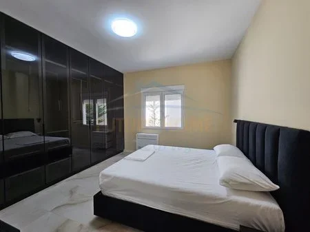 Tirane, jepet me qera apartament 2+1 Kati 1, 155 m² 1.200 € 