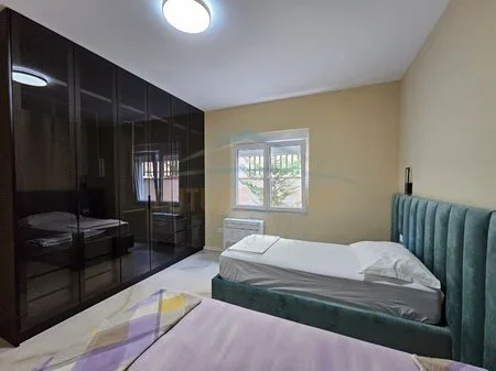 Tirane, jepet me qera apartament 2+1 Kati 1, 155 m² 1.200 € 