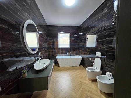 Tirane, jepet me qera apartament 2+1 Kati 1, 155 m² 1.200 € 