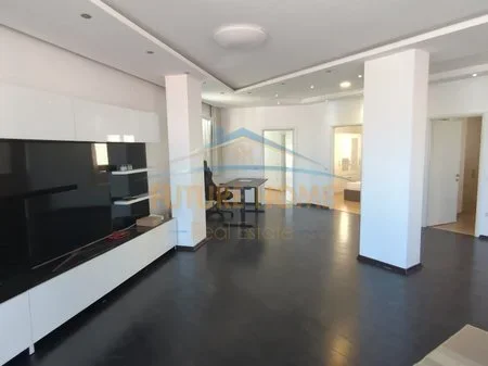 Tirane, jepet me qera apartament 3+1 Kati 4, 180 m² 1.300 € 