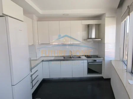 Tirane, jepet me qera apartament 3+1 Kati 4, 180 m² 1.300 € 