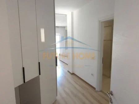 Tirane, jepet me qera apartament 3+1 Kati 4, 180 m² 1.300 € 