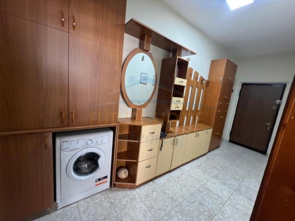 Tirane, jepet me qera apartament 1+1 , 60 m² 450 € 