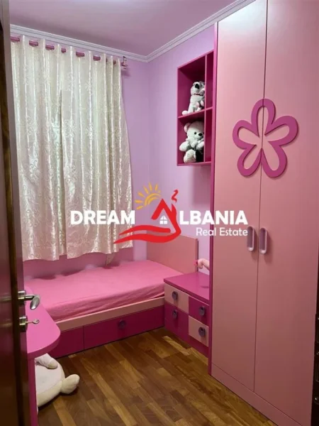 Tirane, jepet me qera apartament Dublex , 150 m² 1.000 € (tek Kristal Center)