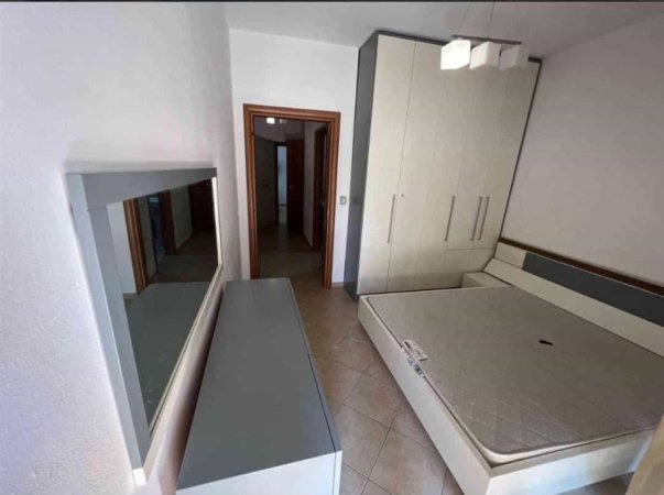 Tirane, jepet me qera apartament 2+1+Ballkon Kati 3, 85 m² 500 € (kodra e diellit)