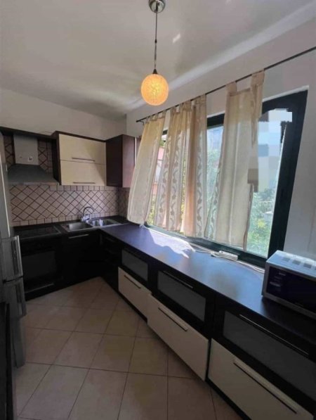 Tirane, jepet me qera apartament 2+1+Ballkon Kati 3, 85 m² 500 € (kodra e diellit)
