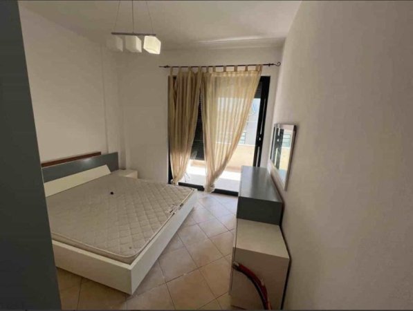 Tirane, jepet me qera apartament 2+1+Ballkon Kati 3, 85 m² 500 € (kodra e diellit)