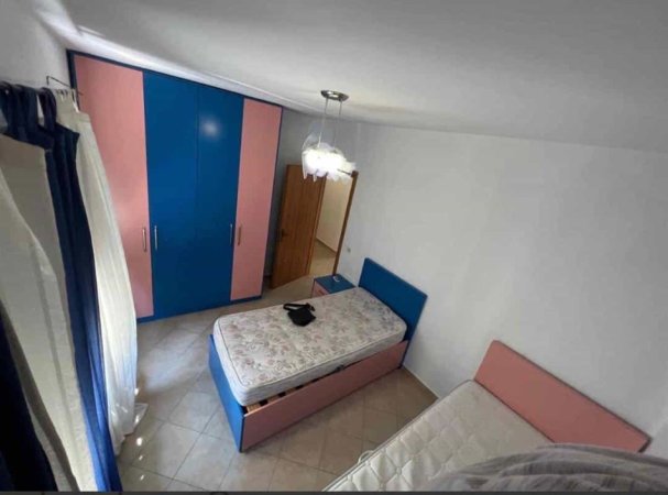 Tirane, jepet me qera apartament 2+1+Ballkon Kati 3, 85 m² 500 € (kodra e diellit)