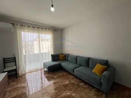 Tirane, jepet me qera apartament 1+1 Kati 9, 70 m² 400 € 