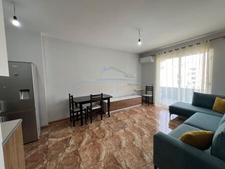 Tirane, jepet me qera apartament 1+1 Kati 9, 70 m² 400 € 