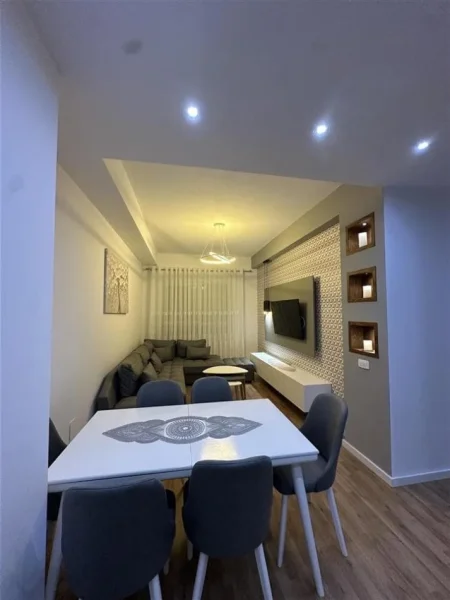 Tirane, jepet me qera apartament 1+1+Ballkon Kati 4, 79 m² 550 € (Ali Demi, Kompleksi Mangalem)