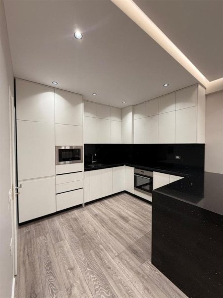 Tirane, jepet me qera apartament 1+1+Ballkon Kati 1, 70 m² 600 € (astir)