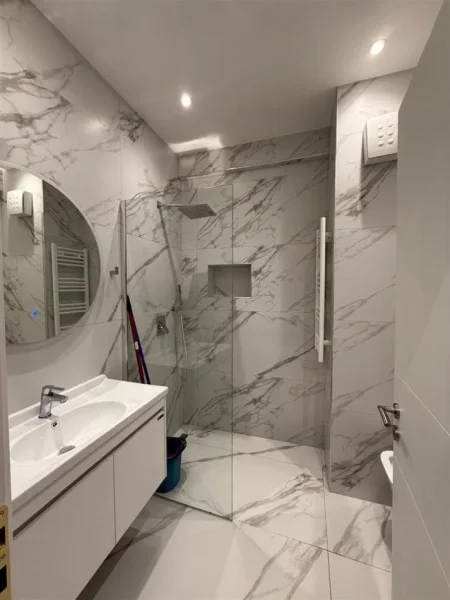 Tirane, jepet me qera apartament 1+1+Ballkon Kati 1, 70 m² 600 € (astir)