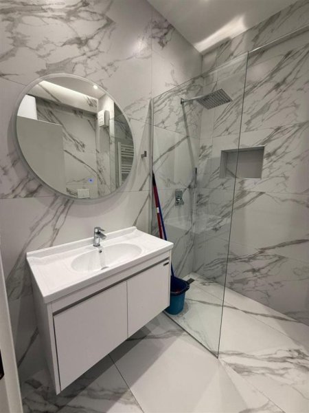 Tirane, jepet me qera apartament 1+1+Ballkon Kati 1, 70 m² 600 € (astir)