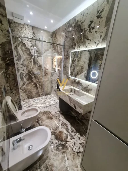 Tirane, jepet me qera apartament 1+1+Ballkon Kati 3, 88 m² 1.200 € (LIQENI I THATE)