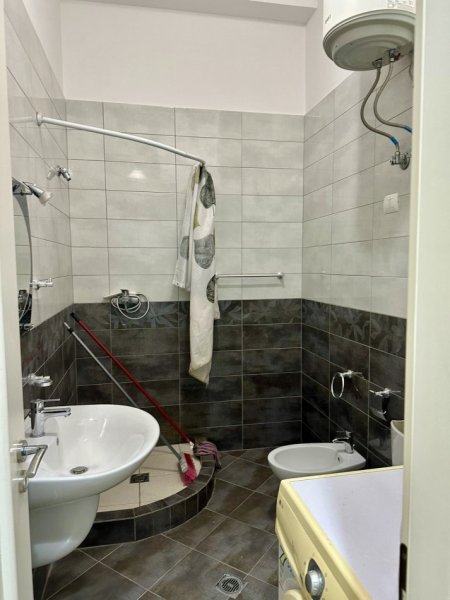 Tirane, jepet me qera garsonier 1+1 Kati 3, 50 m² 350 € (Mine Peza)