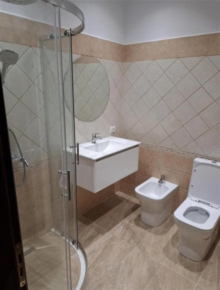 Tirane, jap me qera apartament 1+1+Ballkon Kati 3, 64 m² 400 € (kinostudio)