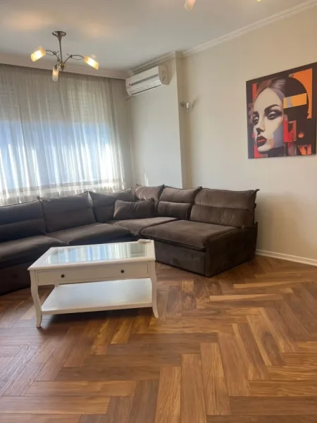 Tirane, shitet apartament 1+1+Ballkon Kati 4, 59 m² 103.000 € (Kryqëzimi i Oxhakut)