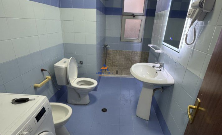 Tirane, jepet me qera apartament 1+1 , 67 m² 500 € (RRUGA THANAS ZIKO,PAZARI I RI)