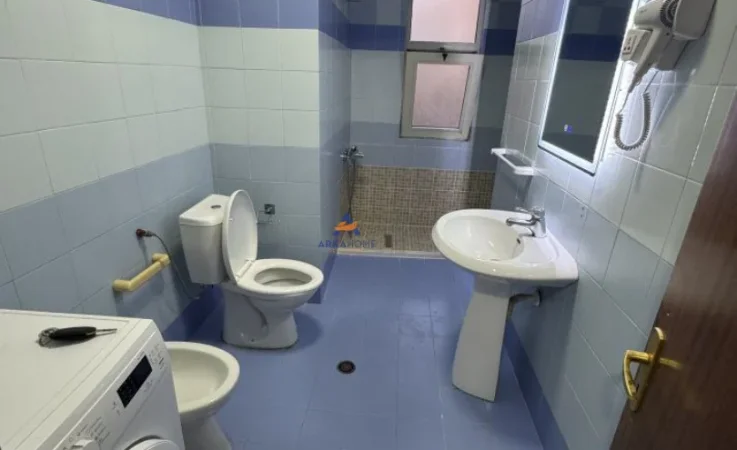 Tirane, jepet me qera apartament 1+1 , 67 m² 500 € (RRUGA THANAS ZIKO,PAZARI I RI)